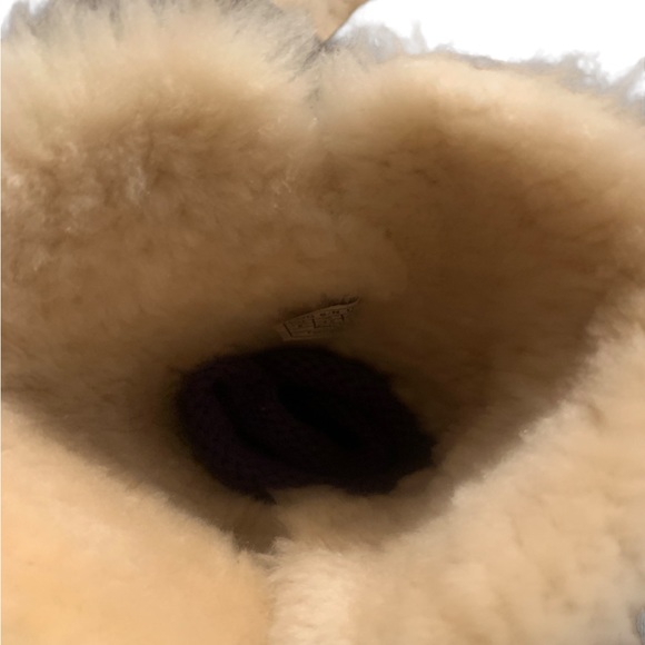 Ugg Mini Silver Metallic Glitter Button Boot Size 6 - Picture 10 of 11